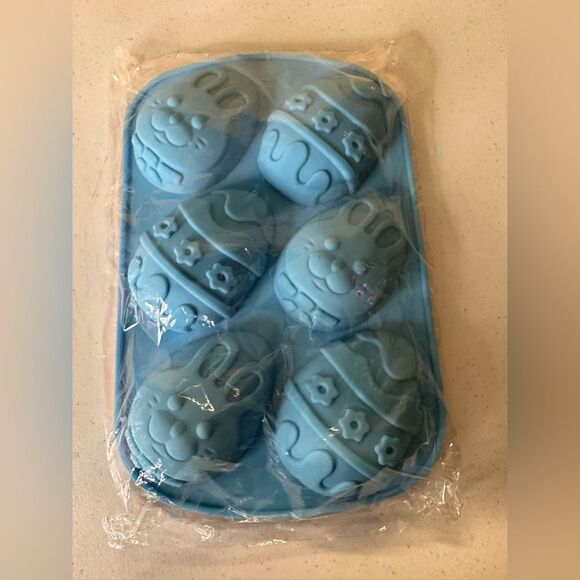 Two baking and candy molds - Picture 1 of 4